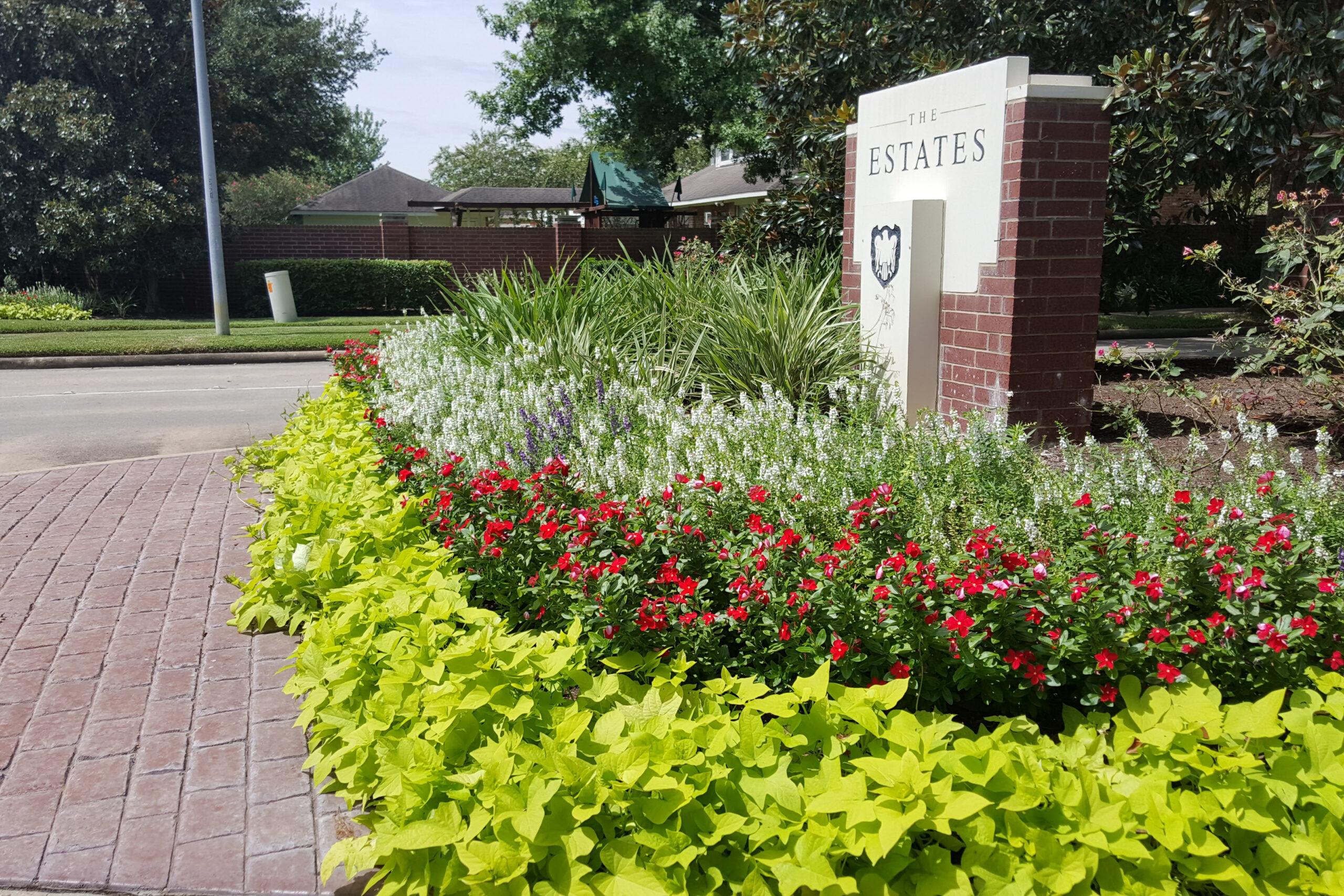 Our commercial landscapers have years of experience maintaining, installing & designing commercial landscaping for businesses and property managers.